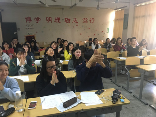 提前预警 全面应战--商学院各班开展防电信诈骗主题班会